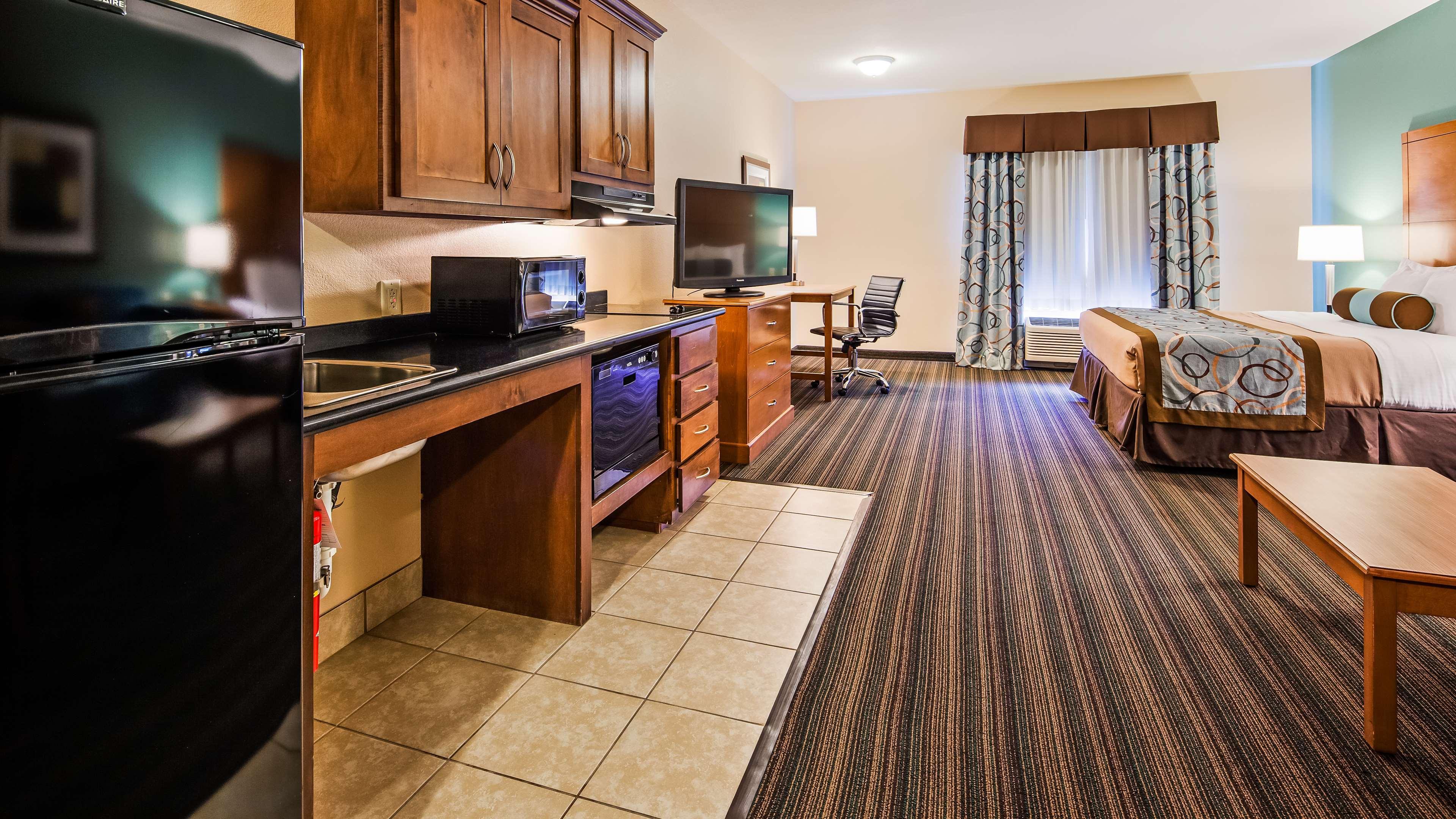 Best Western Plus Seminole Hotel & Suites Exterior photo